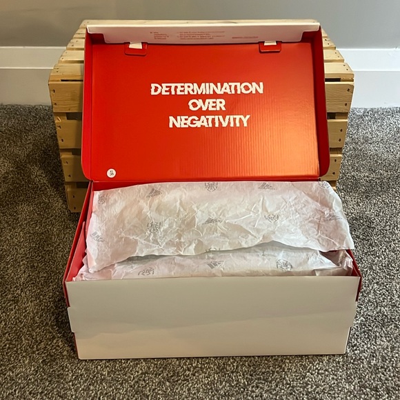 Adidas D.O.N issue 4 basketball shoes Men’s 9 - Picture 6 of 6